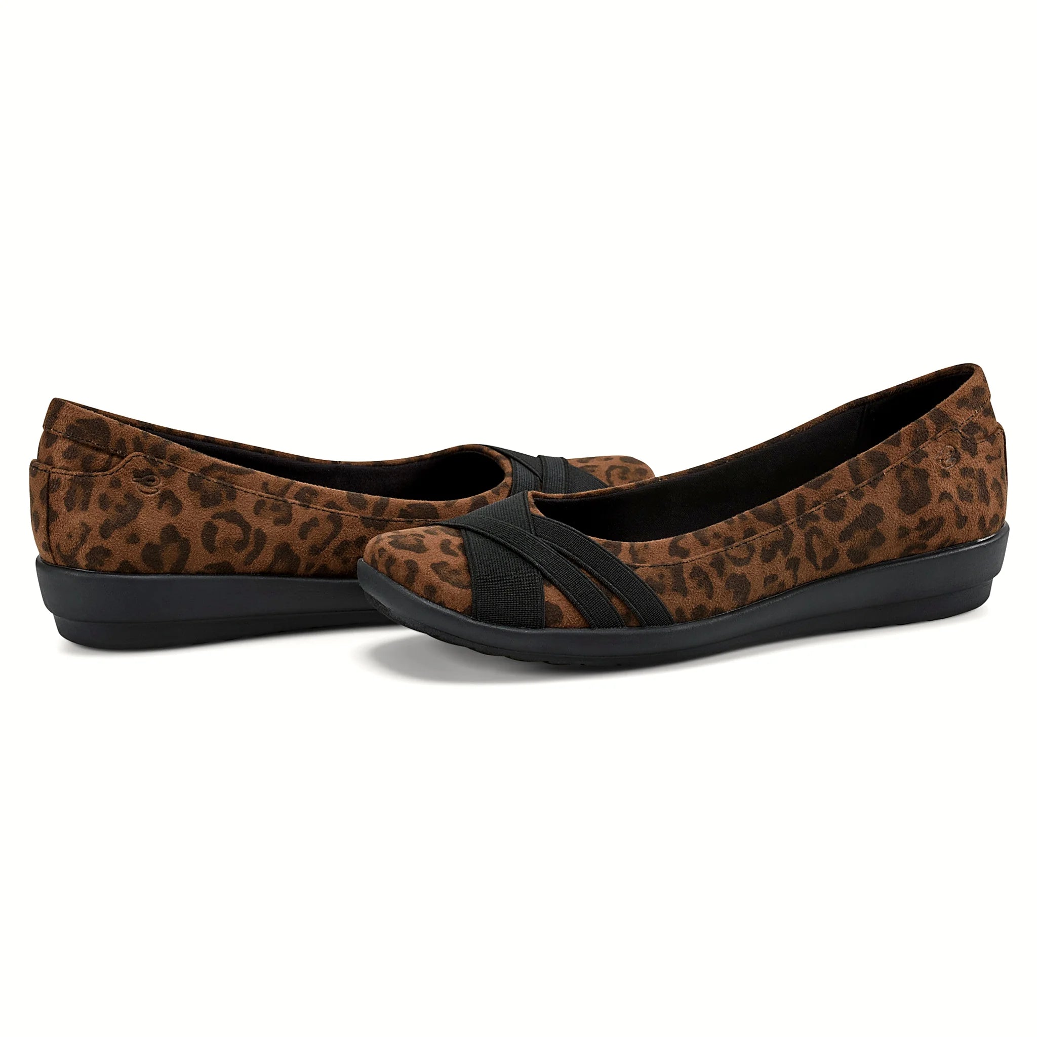 Slip-on flat with crisscrossed grosgrain ribbon at the toe