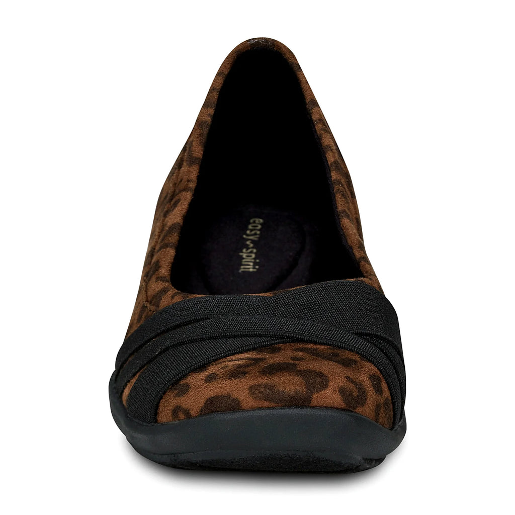 Molded outsole under a lightweight flat