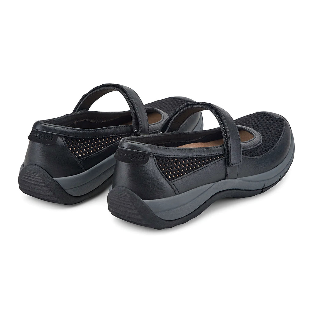 Rounded toe box on a flexible walking shoe