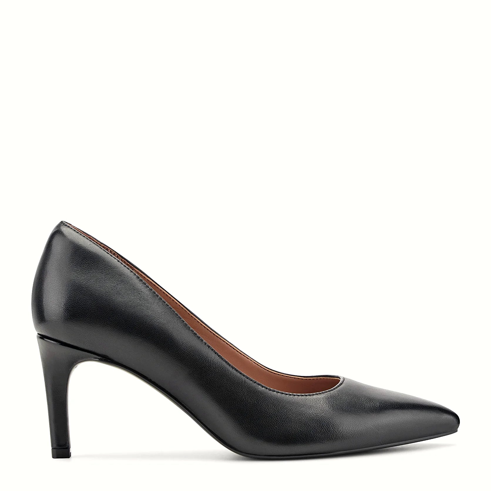 Pointed-toe dress pump with clean topstitching at the collar