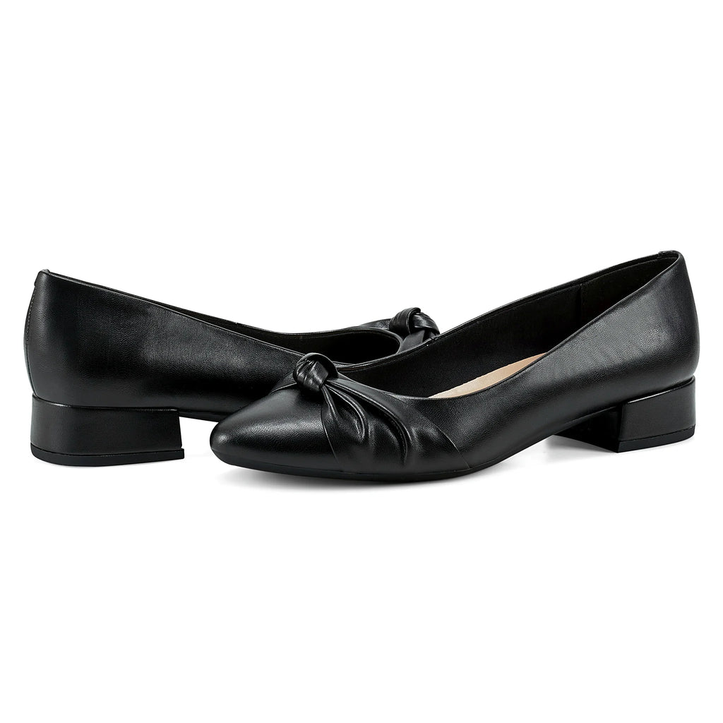 Pointy-toe dress pump with a knot detail on the upper