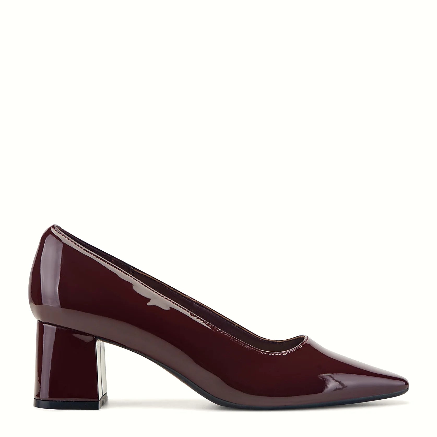 Leather dress pump with a squared pointed toe