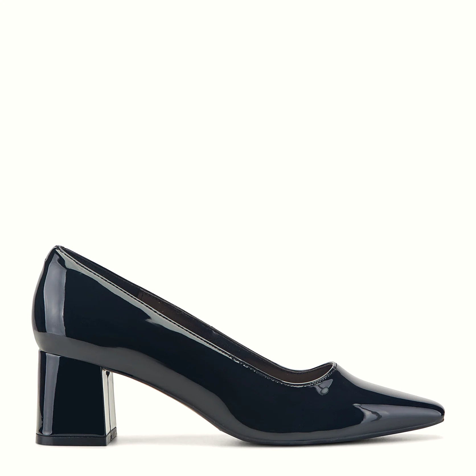 Leather dress pump with a squared pointed toe