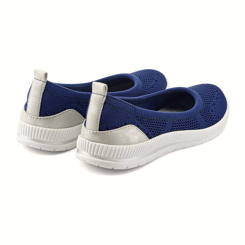Lightweight molded sole under a pull-on flat