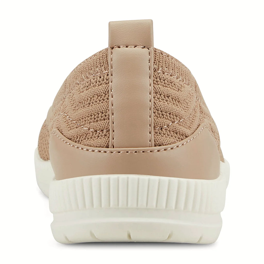 Lightweight molded sole under a pull-on flat