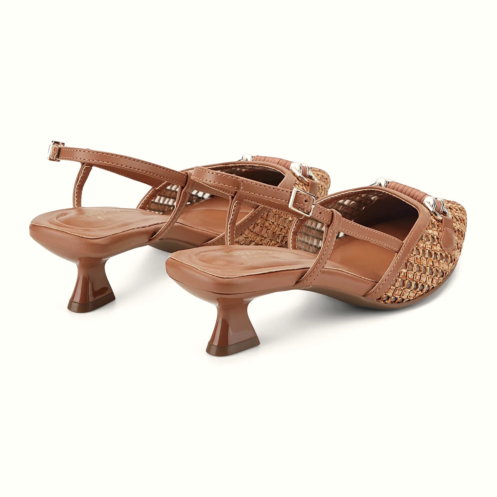 Low tapered heel under a raffia slingback