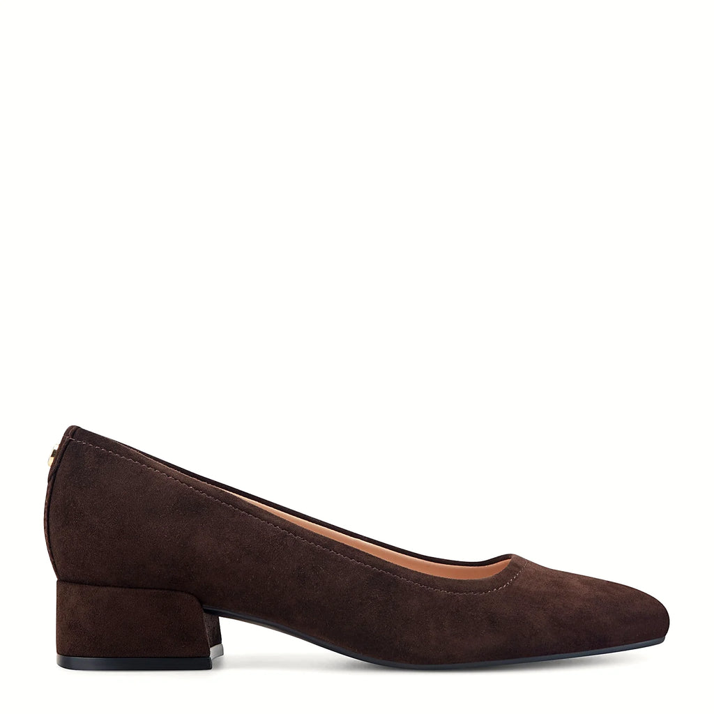 Smooth leather dress pump with a square toe