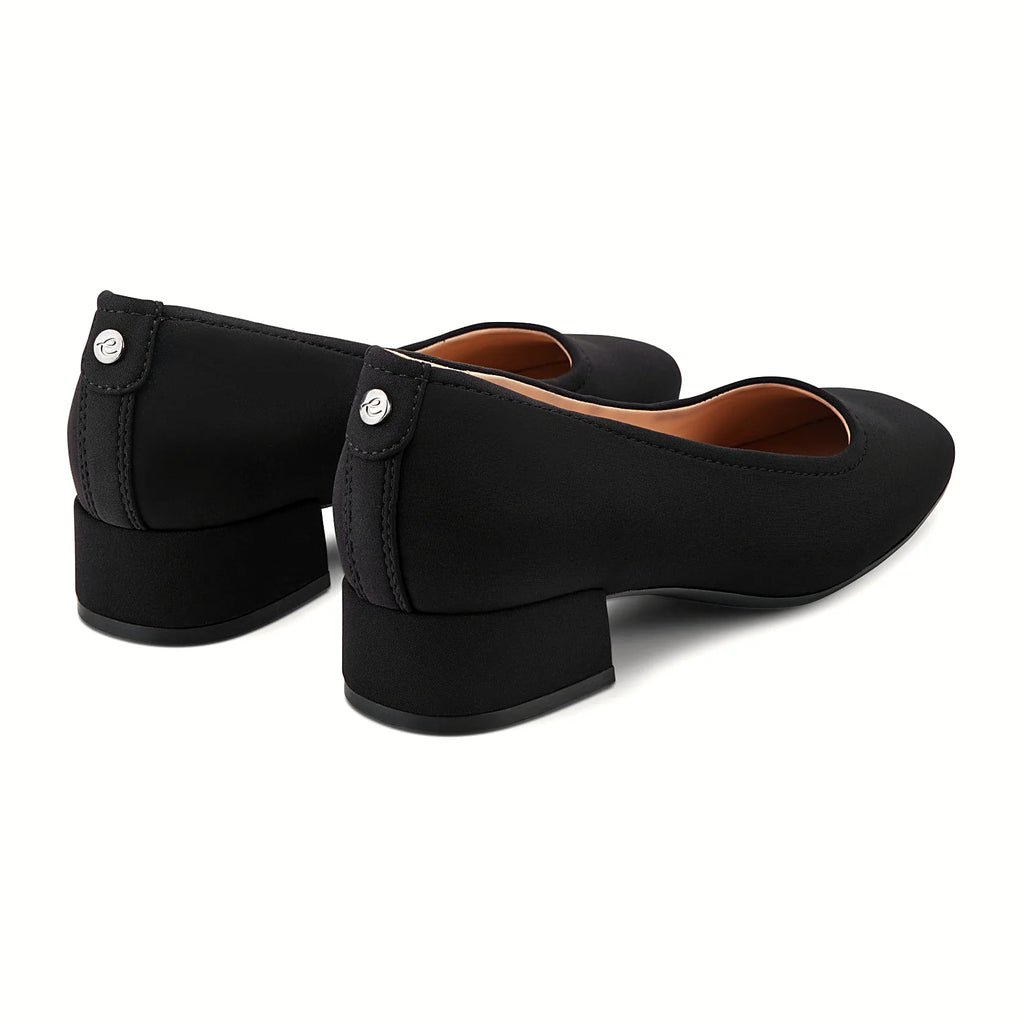 Clean unbroken lines on a leather pull-on pump