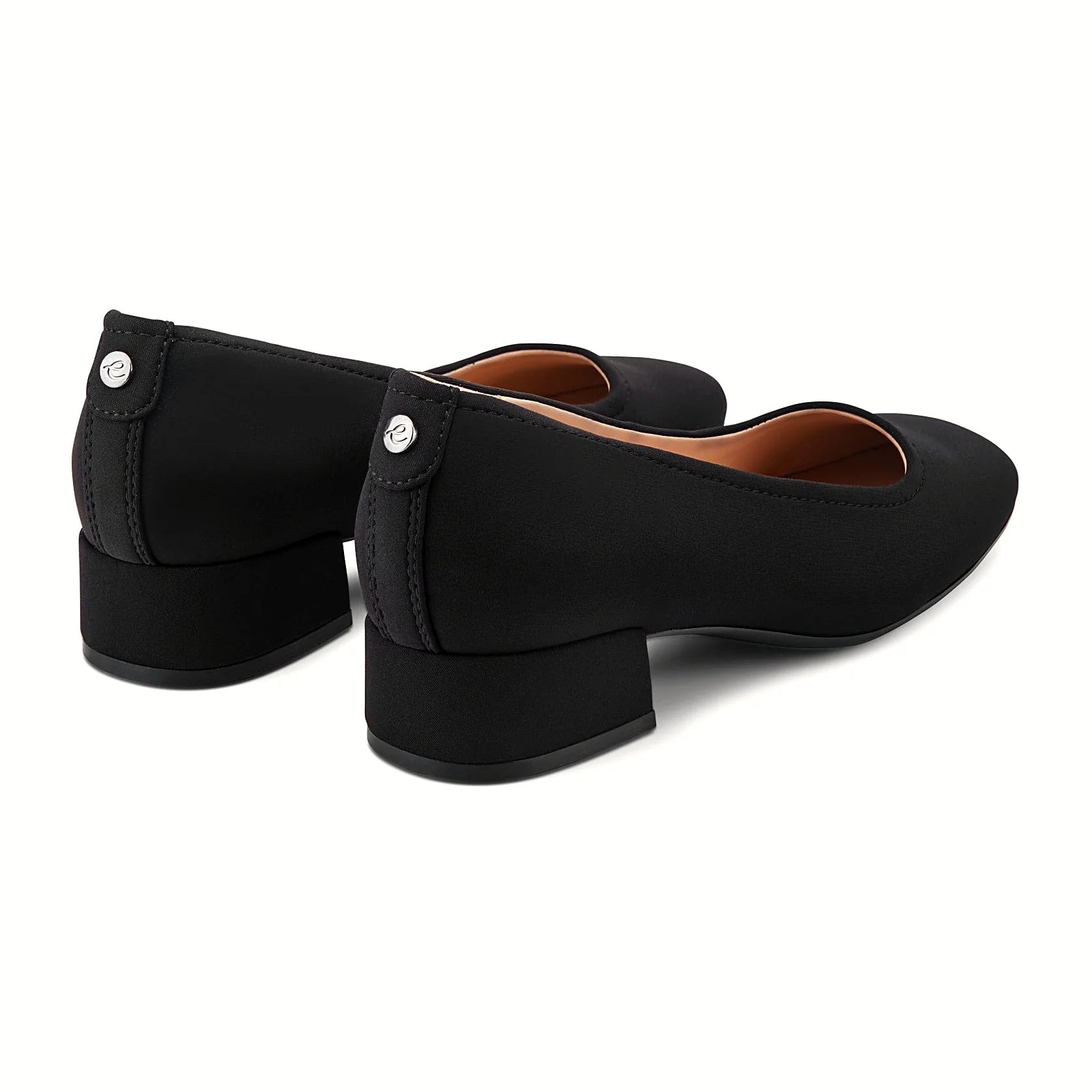 Clean unbroken lines on a leather pull-on pump
