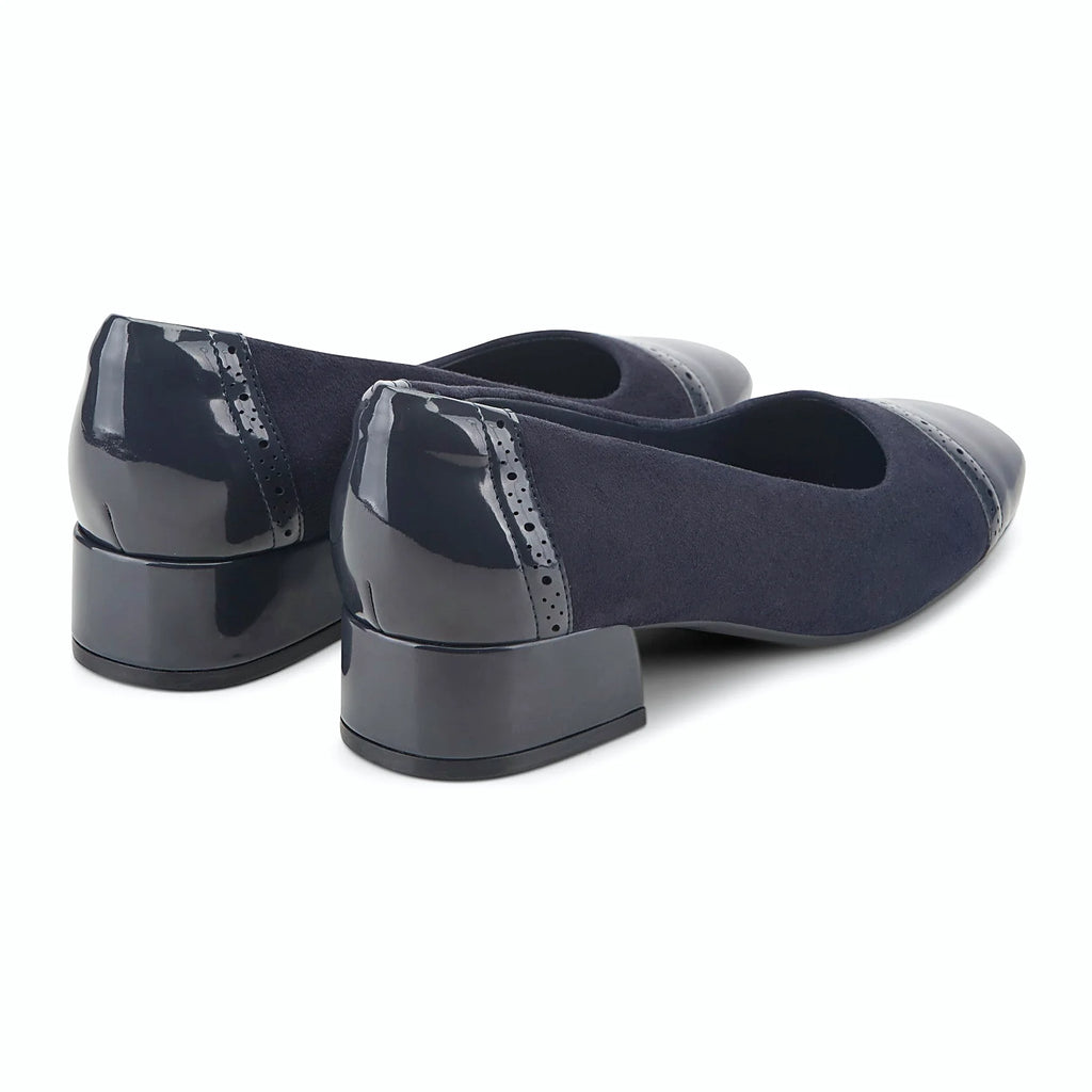 Refined patent finish on a block heel pump