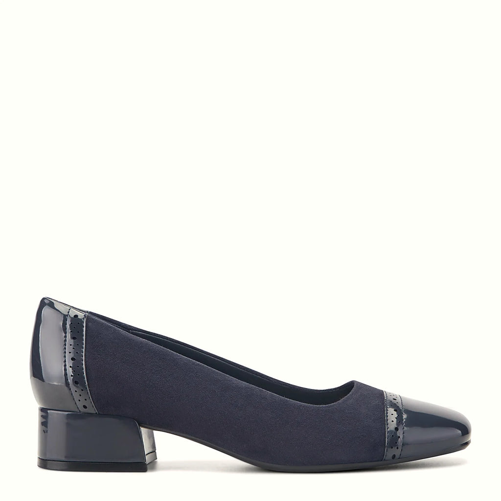 Patent dress pump on a block heel