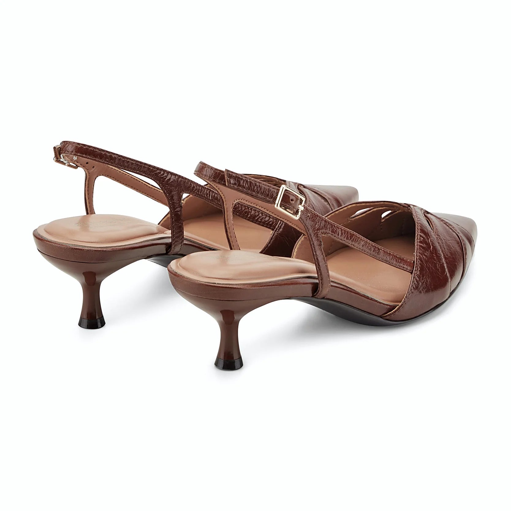 Sculpted kitten heel under a leather slingback