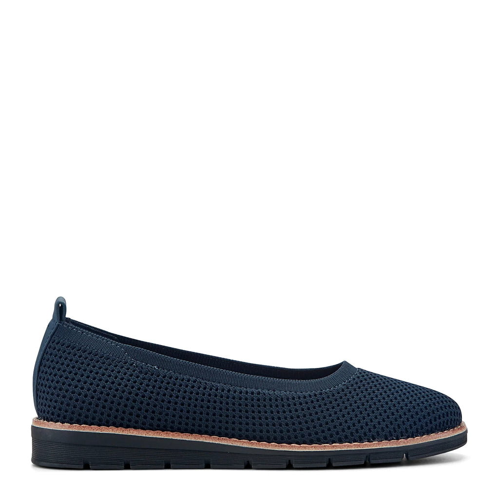 Textured knit slip-on flat with a rounded toe