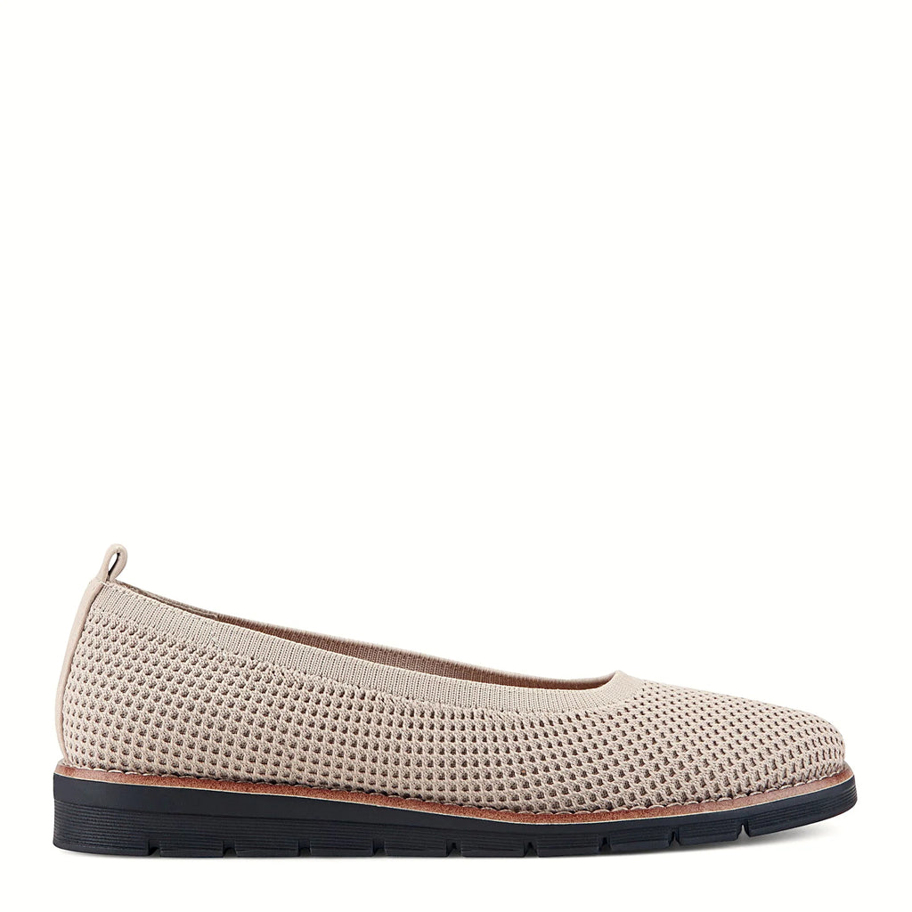 Textured knit slip-on flat with a rounded toe