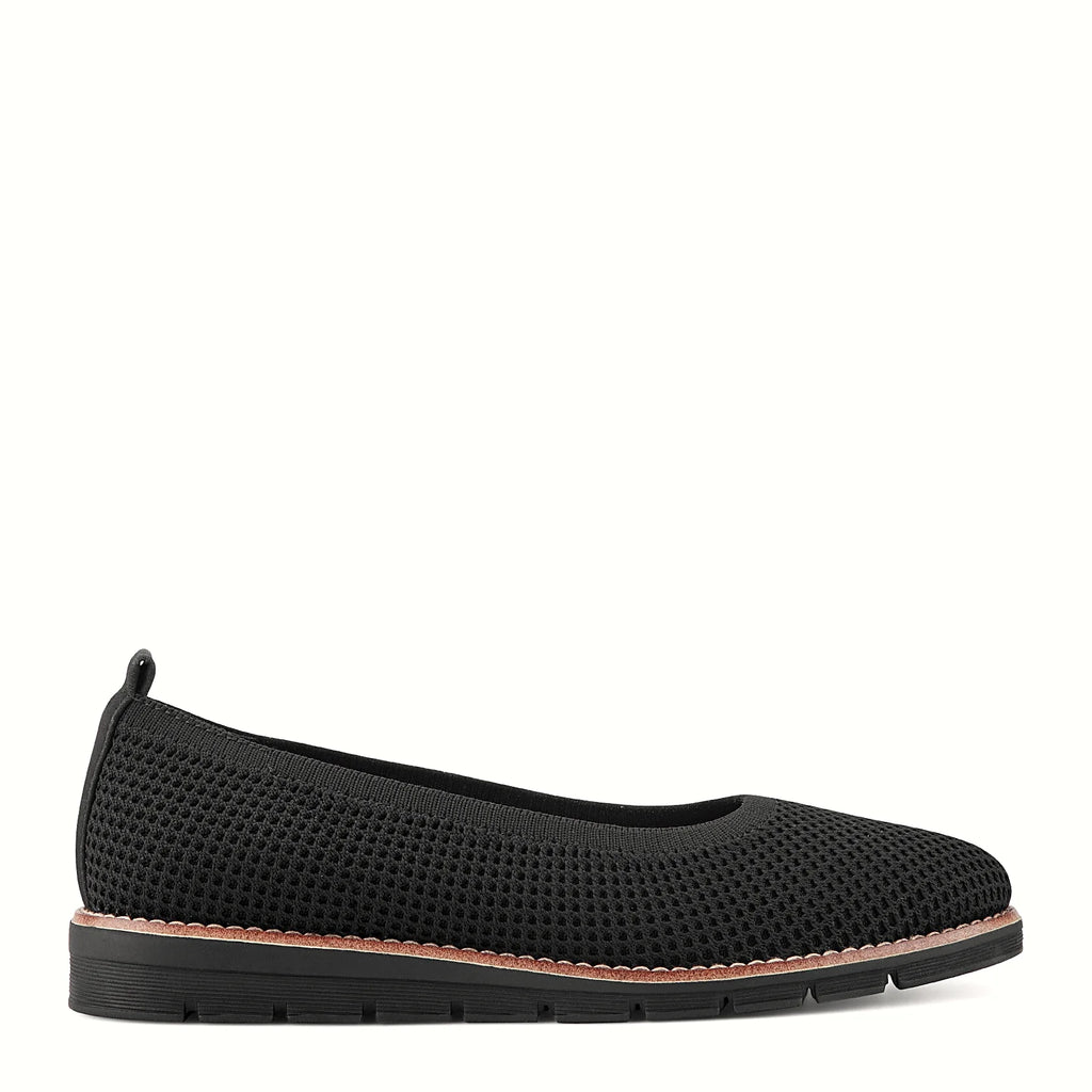 Textured knit slip-on flat with a rounded toe