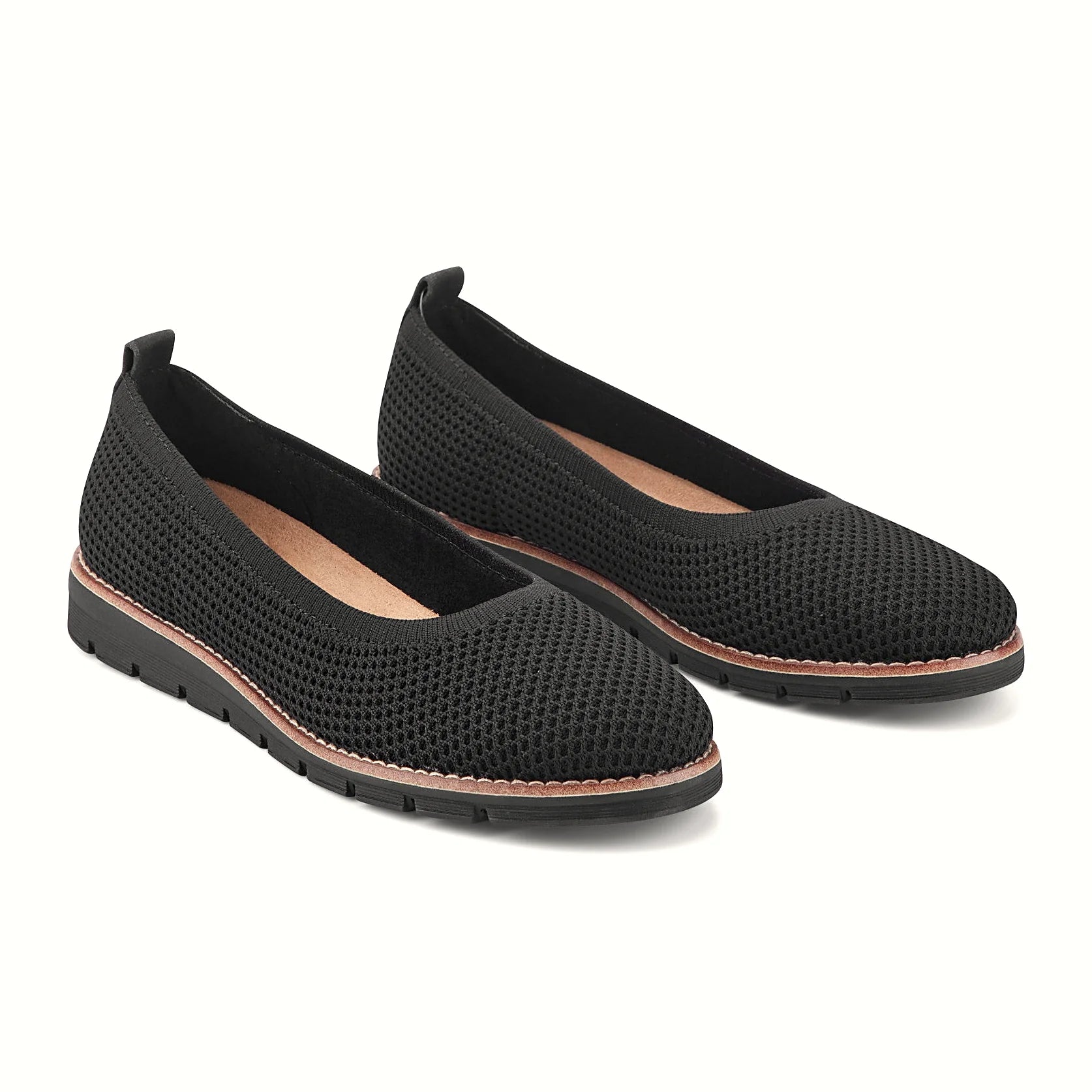 Pull tab at the heel of a textured knit flat