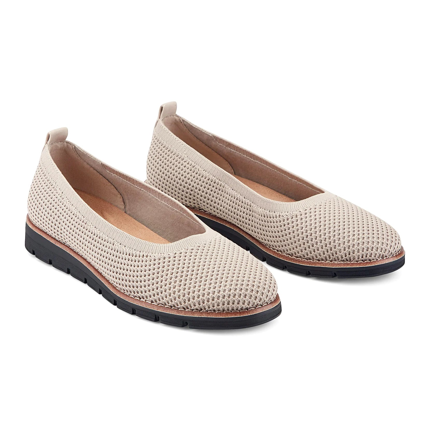 Pull tab at the heel of a textured knit flat