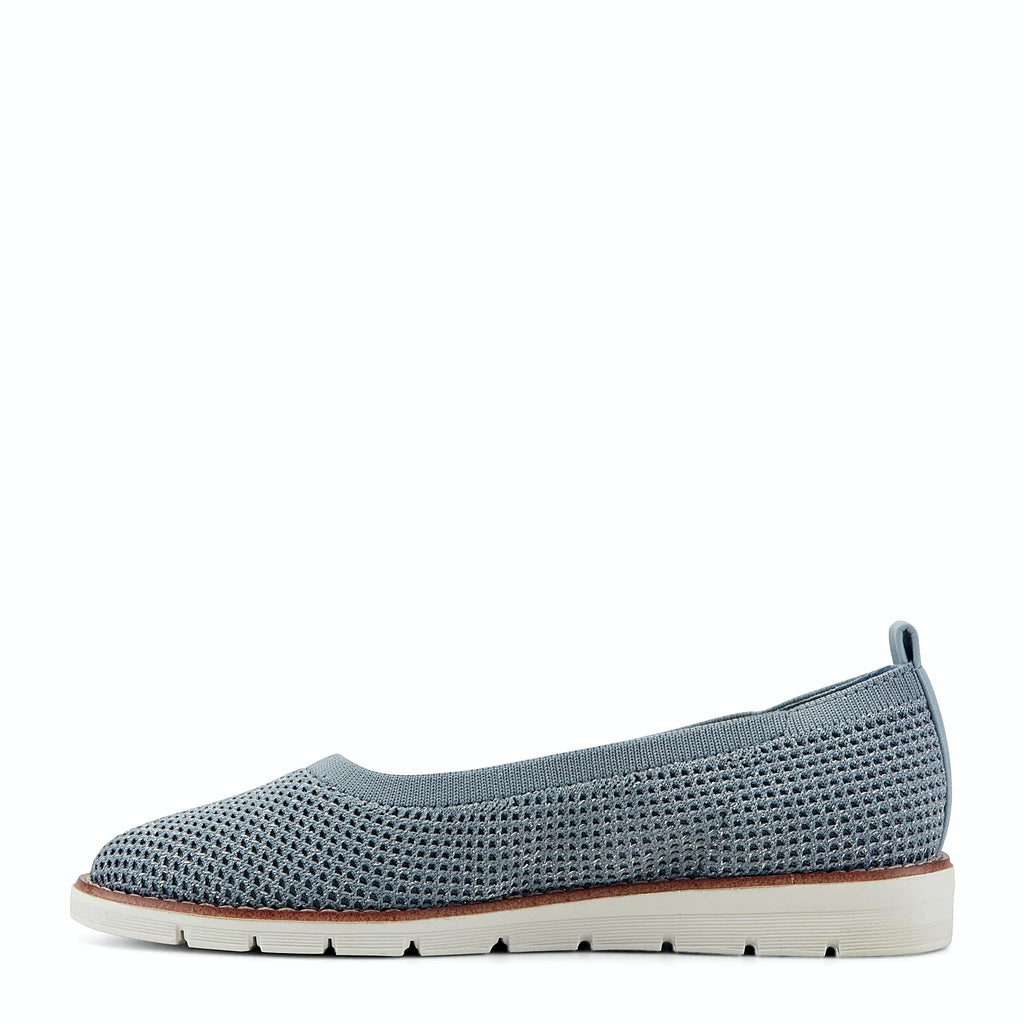 Soft touch footbed inside a knit flat