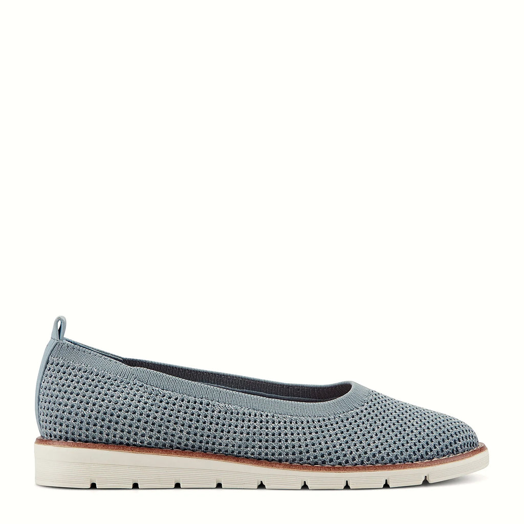 Textured knit slip-on flat with a rounded toe