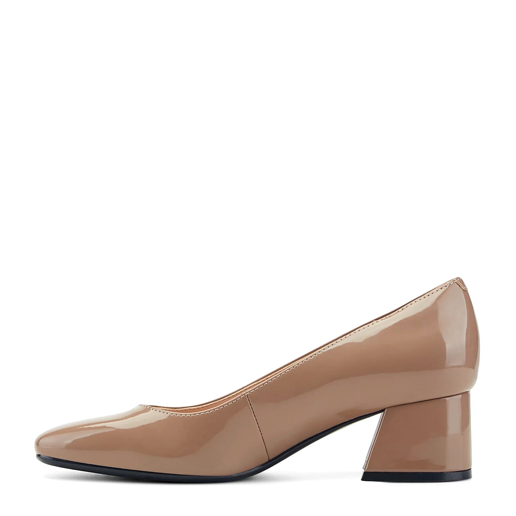 Slip-on square-toe pump with no fastening