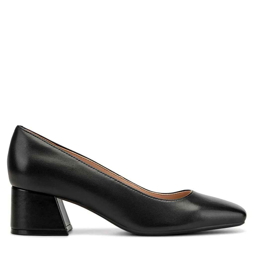 Block heel under a slip-on dress pump