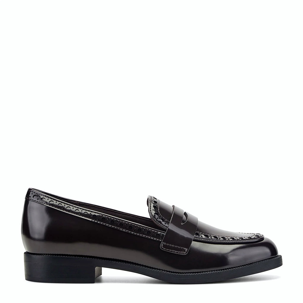 High-shine penny loafer with a saddle strap