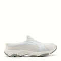 Slip-on clog with a smooth upper and rounded toe