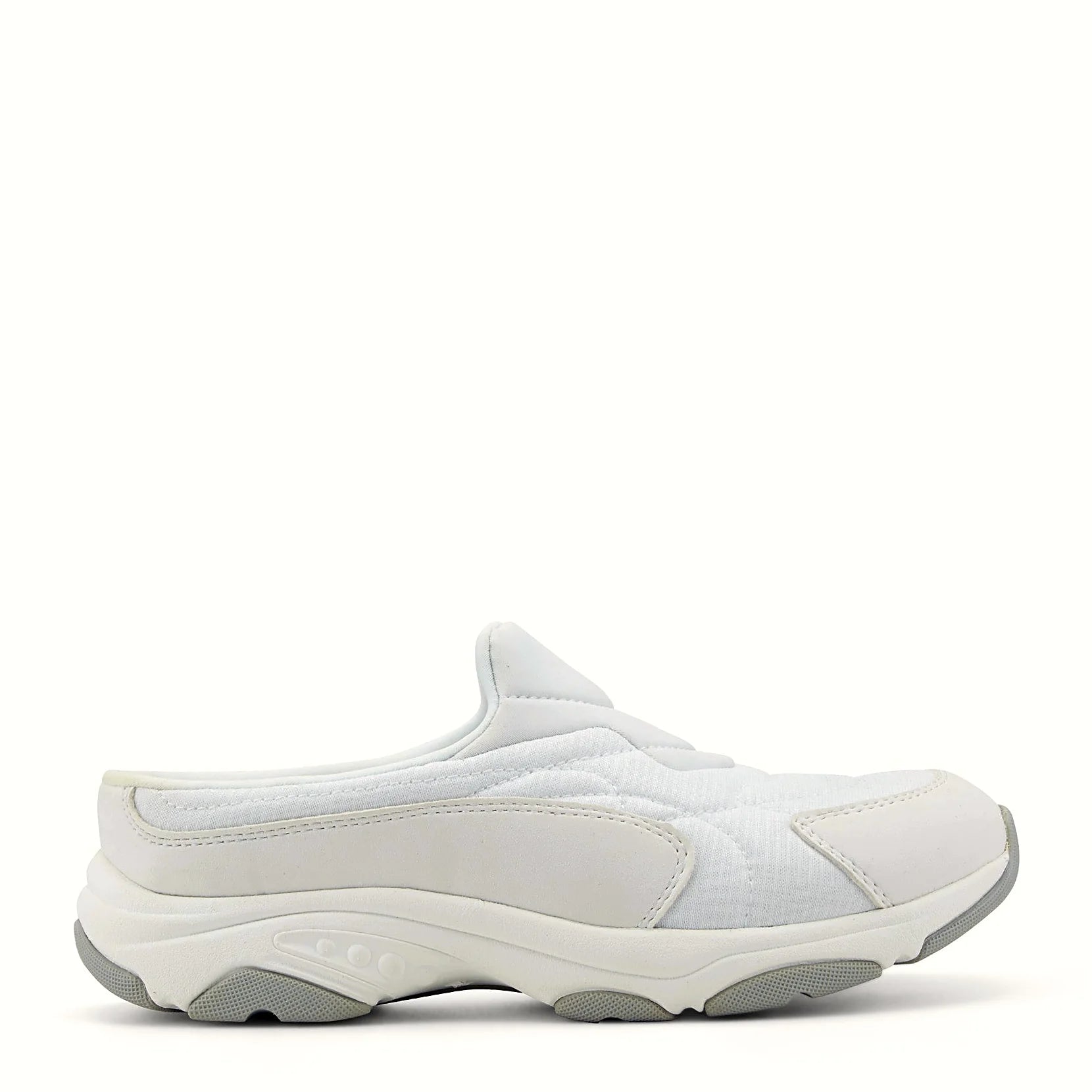 Slip-on clog with a smooth upper and rounded toe