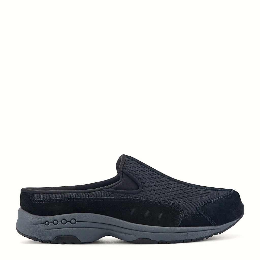 Comfort-well detailing along the midsole of a clog