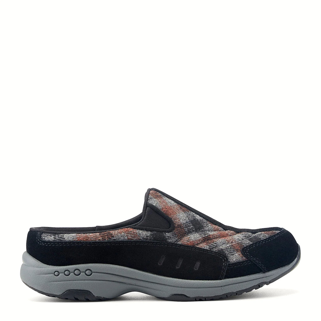 Comfort-well detailing along the midsole of a clog
