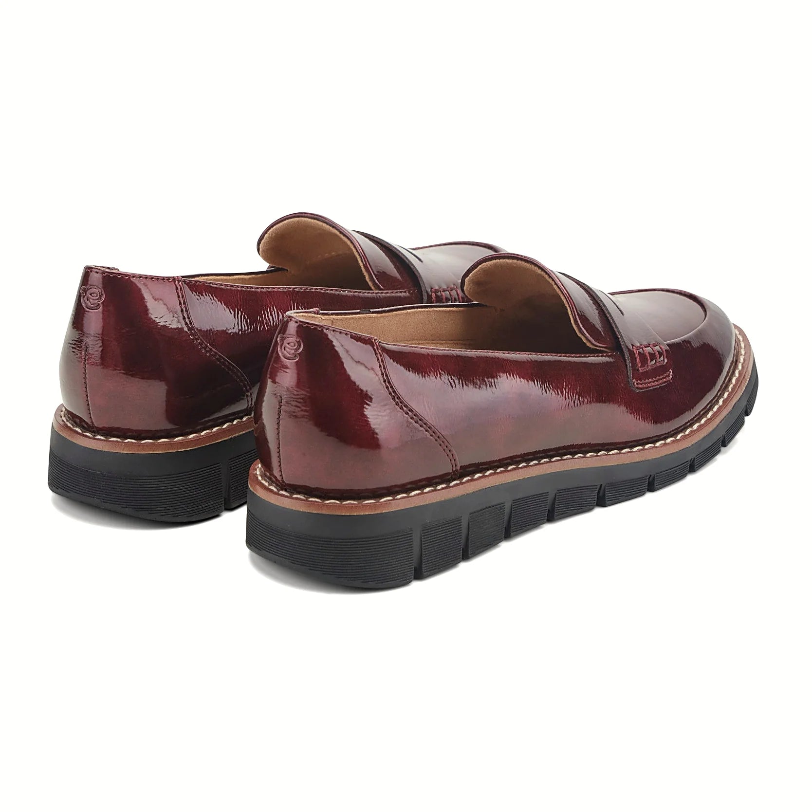 Contrast-stitched sole on a smooth penny loafer