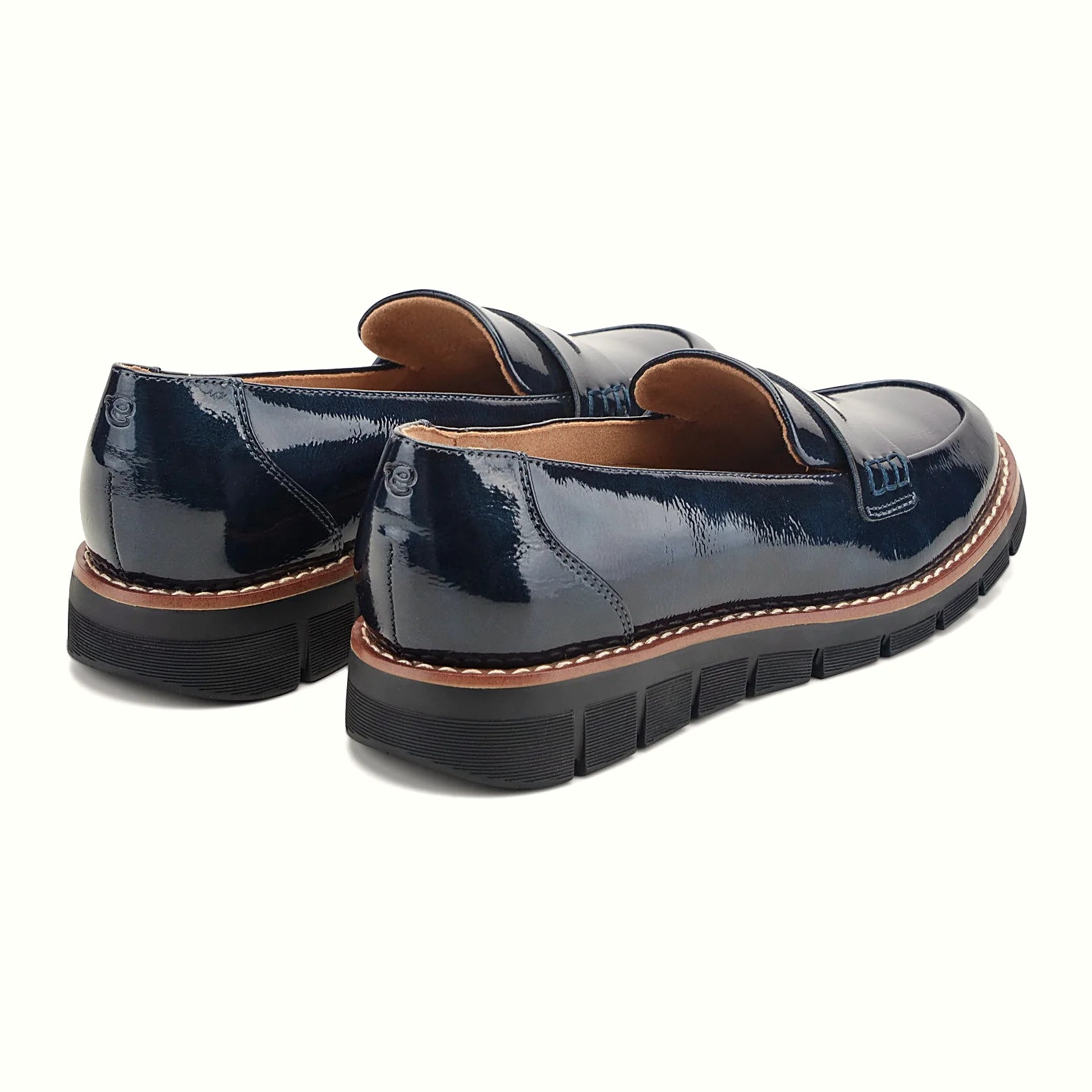 Contrast-stitched sole on a smooth penny loafer